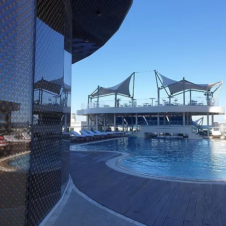 White Studio 201 Mamaia